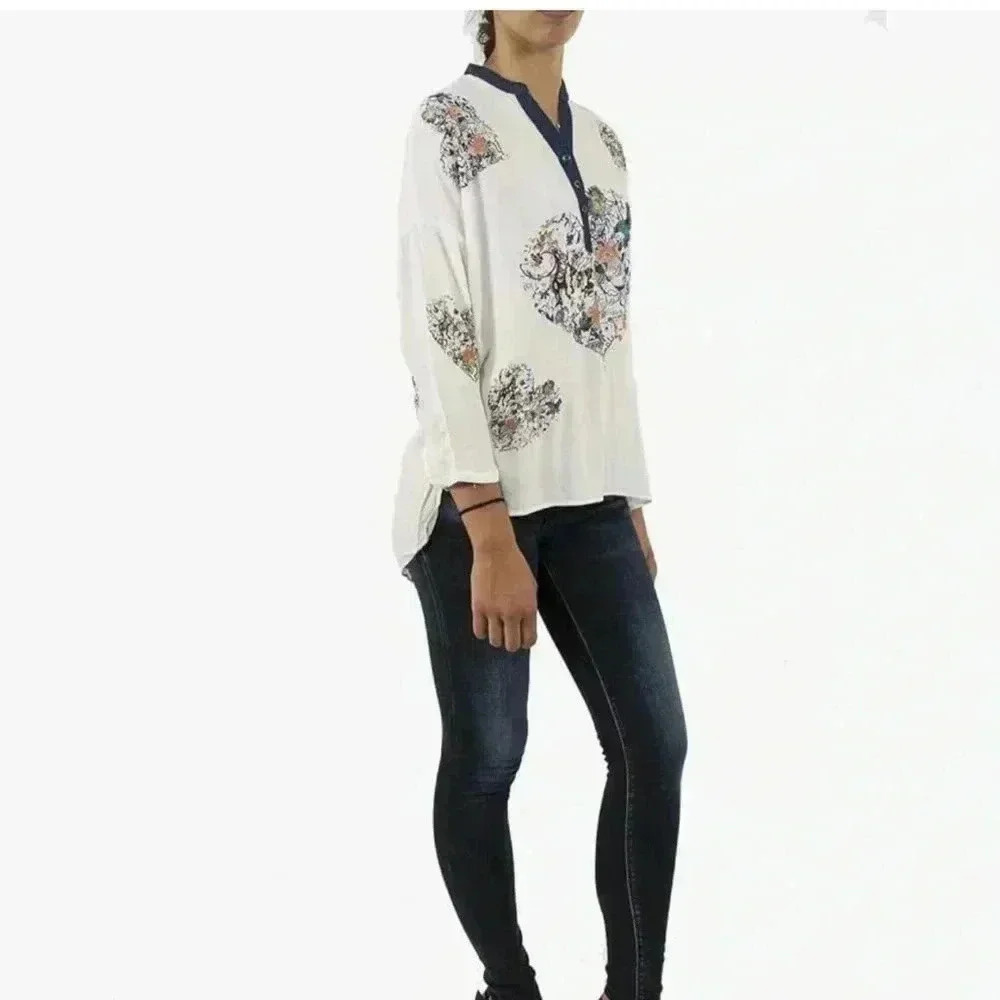 Desigual women’s white embroidered blouse 3/4 sleeve 3 button neck size L